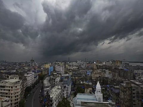West Bengal Cyclone Alert: चक्रवात दाना का बरसेगा कहर, आज दिखेगा रौद्र रूप