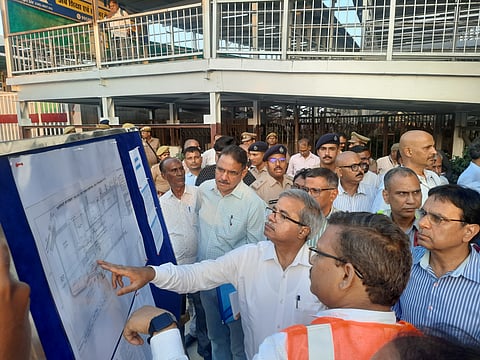 महाकुंभ -2025 की तैयारियों की समीक्षा, रेलवे बोर्ड के अध्यक्ष ने स्टेशनों का किया निरीक्षण