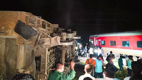 मैसूर-दरभंगा एक्सप्रेस दुर्घटना: 19 घायल, ट्रेन के कई डिब्बे पटरी से उतरे, रूट में बदलाव के आदेश