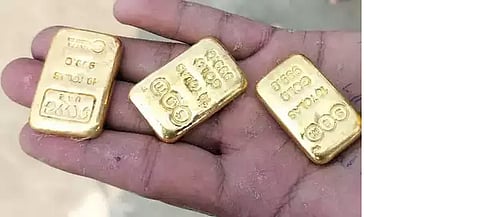 1.35 करोड़ के सोने के बिस्कुट जब्त, एक धराया