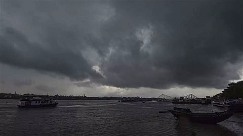 West Bengal Cyclone Alert: बंगाल की खाड़ी में फिर चक्रवाती तूफान का खतरा, भारी बारिश का अलर्ट