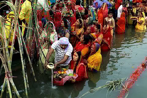 Chhath Puja Day 4: छठ पूजा के आखिरी दिन उगते सूर्य को अर्घ्य देने का यह है सही समय