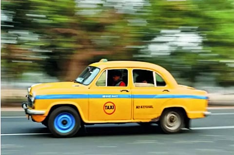 Kolkata Yellow Taxi: कोलकाता की पीली टैक्सियों में सफर करते हैं? तो ये खबर तुरंत पढ़ें….