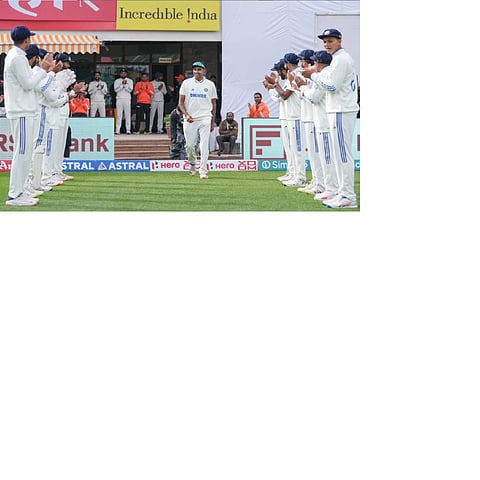 Ashwin Retirement : दिग्गजों ने अश्विन की तारीफों के पुल बांधे