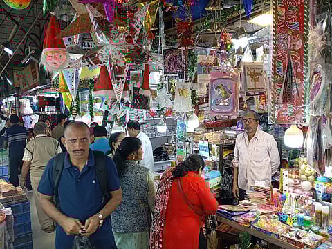 नववर्ष के स्वागत में महानगर के बाजार हुए गुलजार