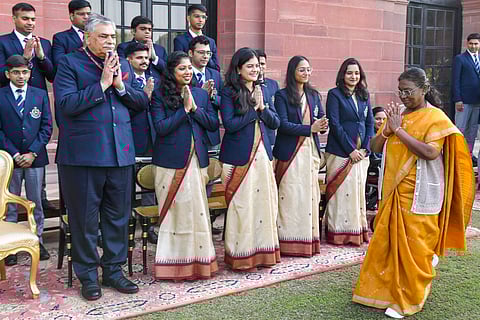 New Delhi: President Drouadi Murmu meets officer trainees of Indian Revenue Service (Customs and Indirect Taxes) at Rashtrapati Bhawan, in New Delhi, Monday, Dec. 2, 2024. (PTI Photo) (PTI12_02_2024_000133B)