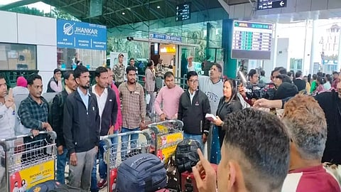 कैमरून में फंसे 47 में से 11 श्रमिकों को झारखंड लाया गया