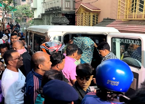 फोन नंबर ब्लॉक किया तो महिला की हत्या कर शव तीन टुकड़ों में काटा