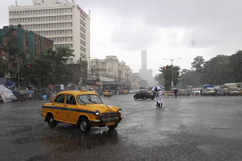 Kolkata Rain Alert: कोलकाता समेत कई जिलों में आज रात बारिश की संभावना