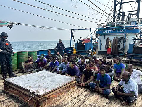 भारतीय तटरक्षक बल ने जब्त किए 2 बांग्लादेशी वेसल