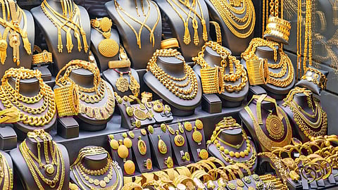 Today Gold Price: क्या आप भी गोल्ड लेने वाले हैं? तो पढ़िए सोने-चांदी को लेकर नया अपडेट