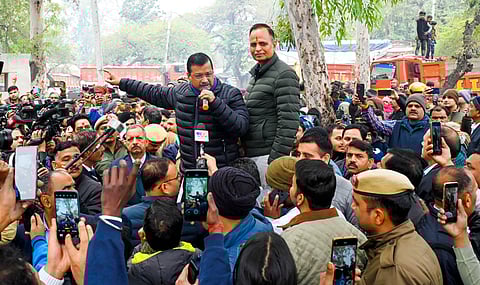 दिल्ली में सत्ता में आई भाजपा तो सभी बस्तियां ध्वस्त कर देगी : केजरीवाल