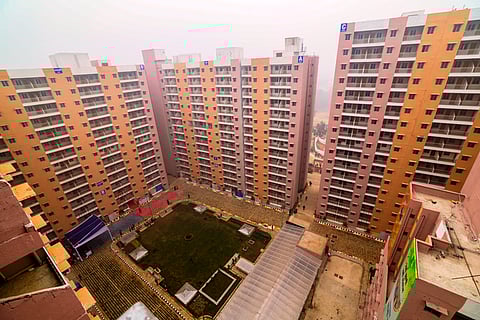 प्रधानमंत्री नरेंद्र मोदी द्वारा अशोक विहार में झुग्गीवासियों को सौंपे गए फ्लैट्स