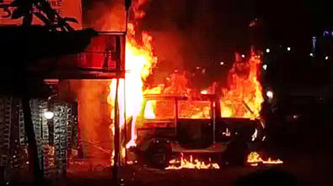 चार मंजिला मकान में लगी आग, 4 लोग जिंदा जले