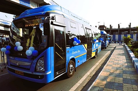 Kolkata Update : कोलकाता में चलती हैं इतनी सरकारी बसें