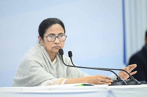 ऑफिस टाइम में लोगों को हो रही है बसों की परेशानी, रास्ते पर उतरें मंत्री : ममता