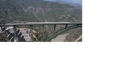 जम्मू-श्रीनगर रेल लाइन पर अंतिम ट्रायल रन