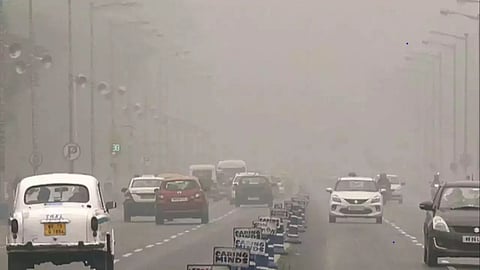 Pollution : कोलकाता में फिर बढ़ा प्रदूषण