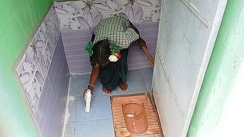 स्कूल की छात्राओं से साफ कराते थे शौचालय, इसके बाद जो हुआ….
