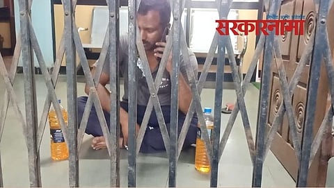 Employee try to self immolation