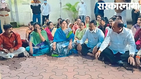 BJP Seema Hire agitation at police station