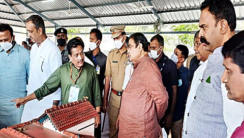 Shekhar charegaonkar, Nitin Gadkari