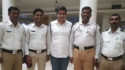 The traffic police in Pune took a photo with MLA Rohit Pawar