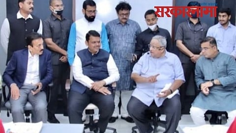 Devendra Phadanvis & Girish Mahajan with Amrishbhai Patel in Mumbai