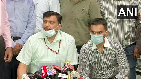 Sameer Wankhede with Senior Officer.