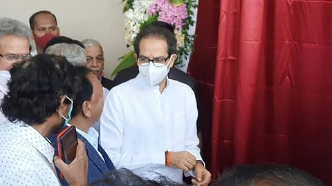 या सोहळ्यात उद्धव ठाकरे आणि नारायण राणे यांची राजकीय जुगलबंदी रंगली