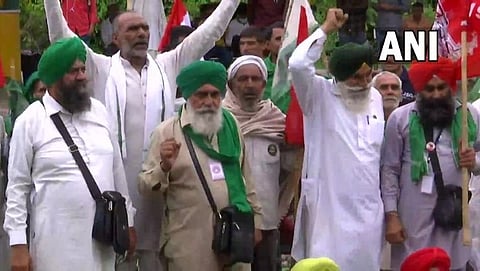 शेतकऱ्यांच्या रेल रोको'मुळे ९० रेल्वे गाड्यांवर परिणाम