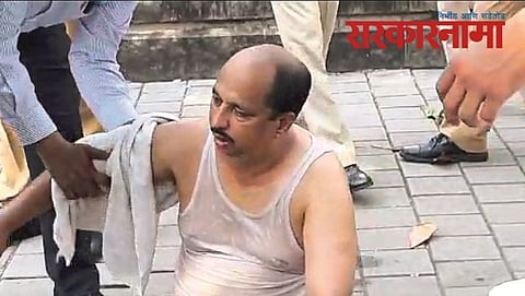 Gaju Ghodke try to self immolation at Mantralay, Mumbai