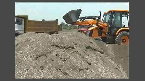 वाळू तस्कर वाहन संग्रहित छायाचित्र