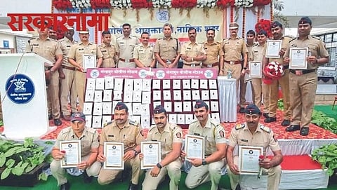 Police team who arrest the chain Snatcher