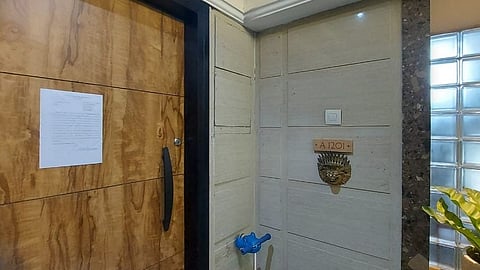 Mumbai Police Paste absconding order on Param Bir Singh residence.