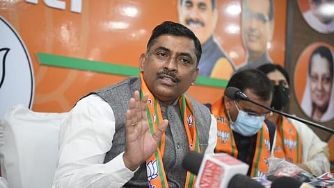 भाजप नेता बरळला, 'एका खिशात ब्राह्मण तर दूसऱ्यात बनिया समाज'