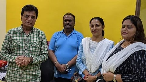 Kirit Somaiya with Sameer Wankhede Family