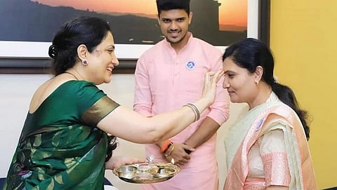 Rashmi Thackeray, Kalaben Delkar