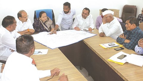 Meeting of Municipal Officers held by Mayor Rohini Shendge