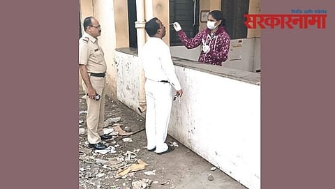 Judge stand in garbage at sakri hospital.