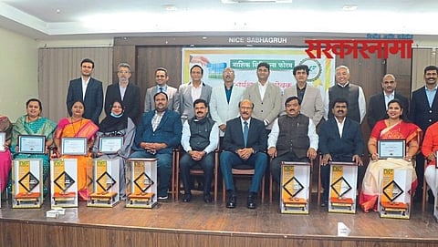 Prataprao Pawar with Award winner corporators on Nashik