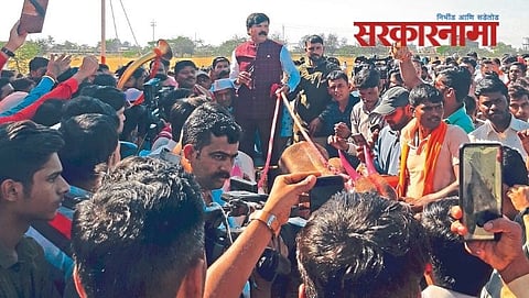 Ex MLA Anil Kadam at Ozar in Bullock cart race.