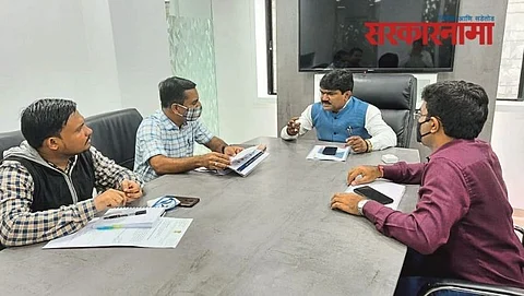 Hemant Godse with Smart city Officers