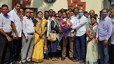 BJP MLa Carlos Almeida joins congress with seven corporators