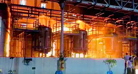 सनफार्मा कंपनीत लागलेली आग