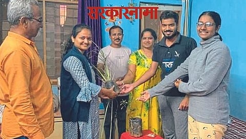 शिवसेनेच्या सर्वांत तरुण नगरसेविकेकडून विजयाबद्दल मतदारांना अनोखे ‘रिटर्न गिफ्ट’