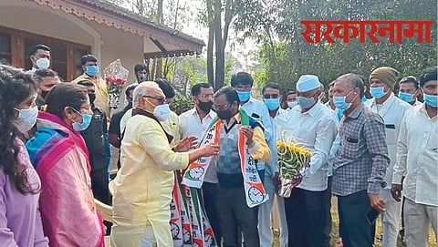 Guardian Minister Chhagan Bhujbal welcomes BJP Leaders