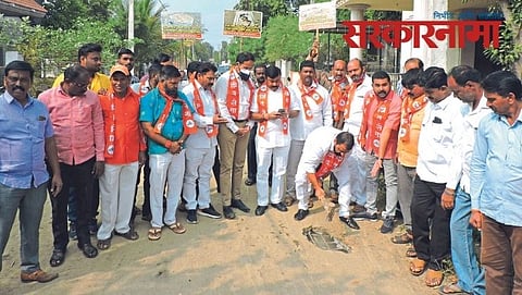 Shivsena office bearers checking Road Chambers
