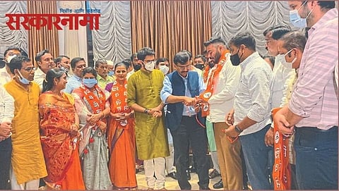BJP Corporators join Shivsena in presence of Aditya Thakre & Sanjay Raut.