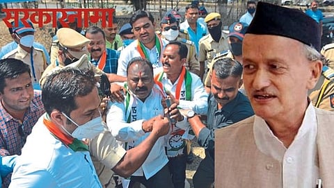 NCP pary workers protest Against Governer at Jalgaon.